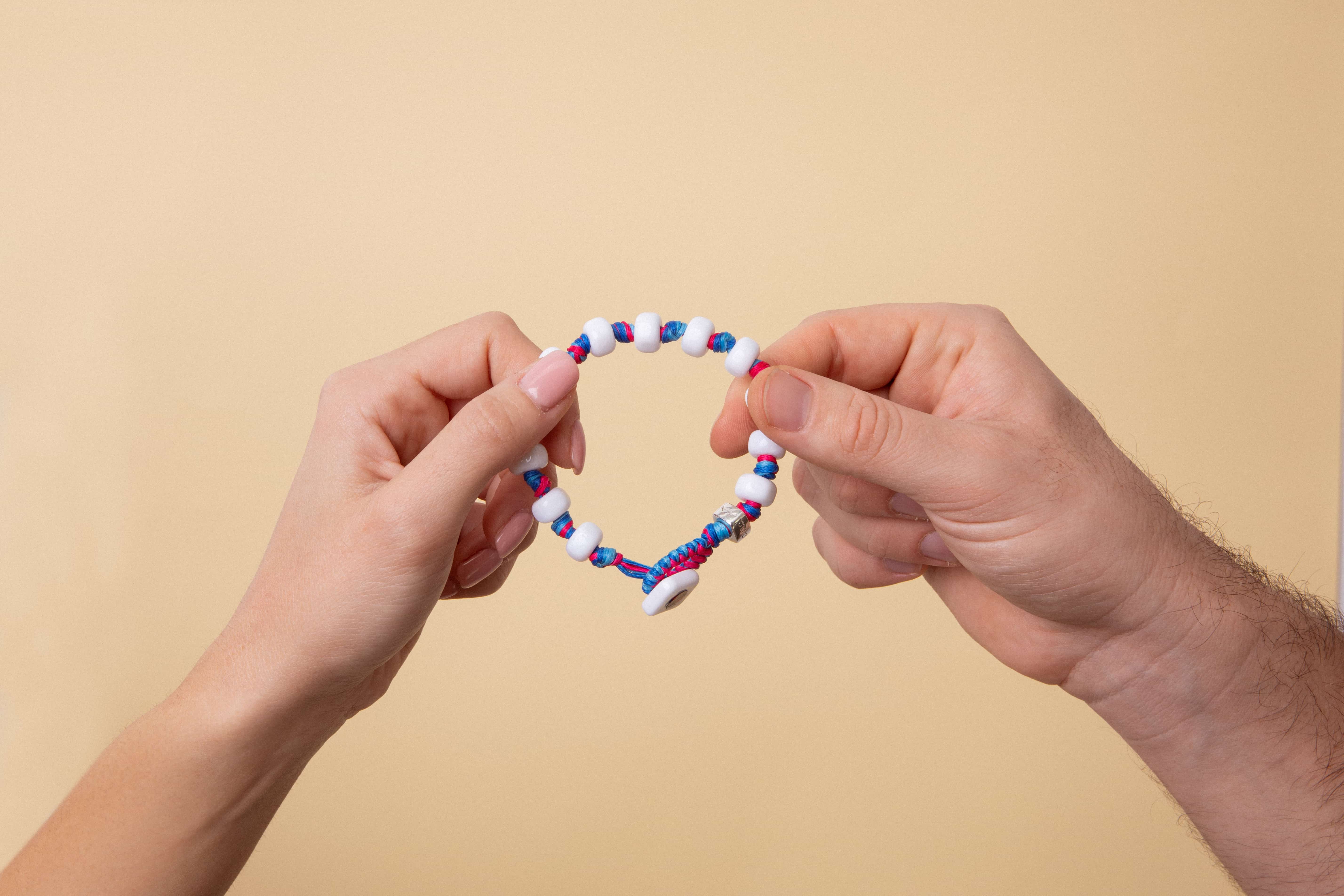 Braccialetti Aua per Rise Together Foundation