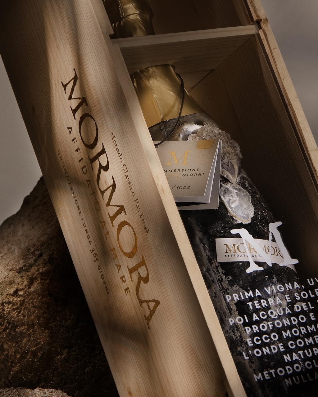 Creazione e design dell'etichetta del vino Mormora